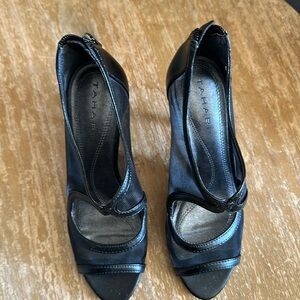 Tahari TA-LYNN style heals